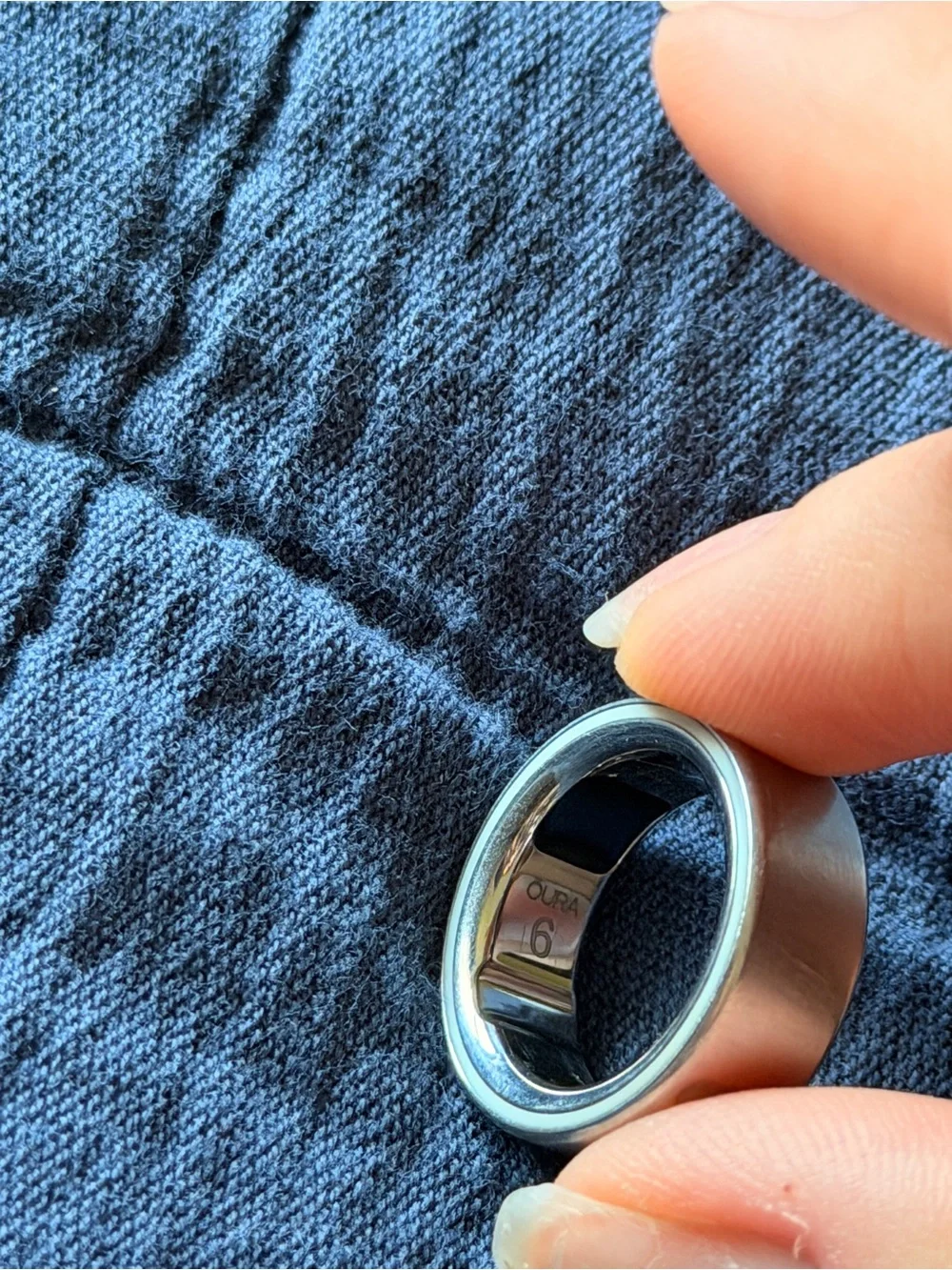 Oura ring 4 brushed silver, size 6 - working perfectly
